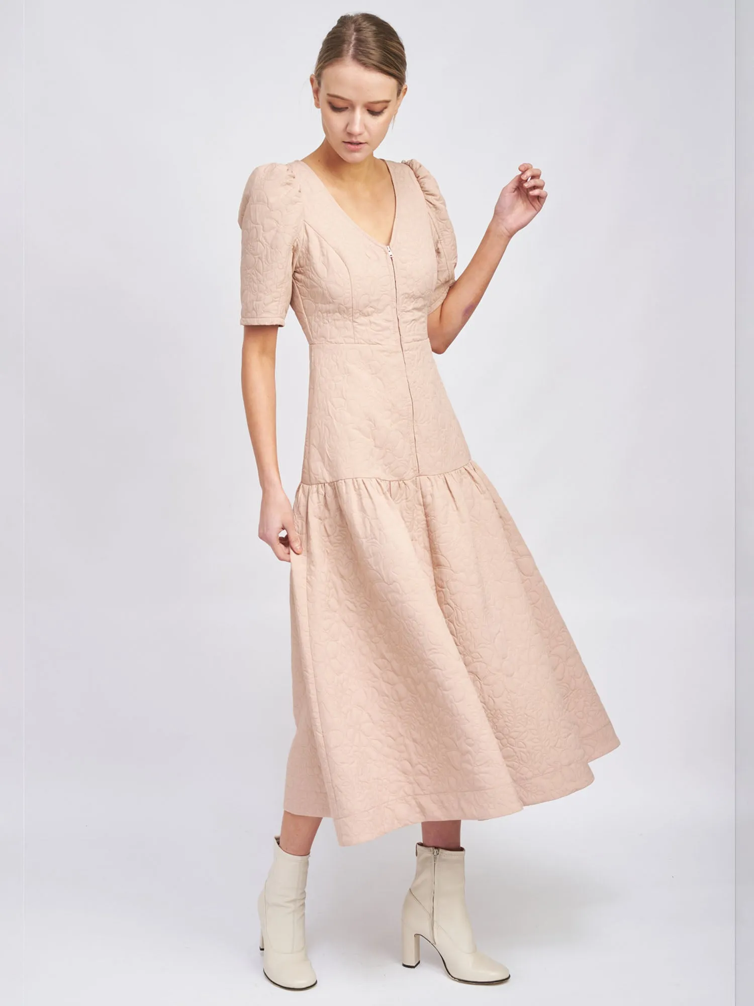 En Saison Quilted Puff Sleeve Midi Dress