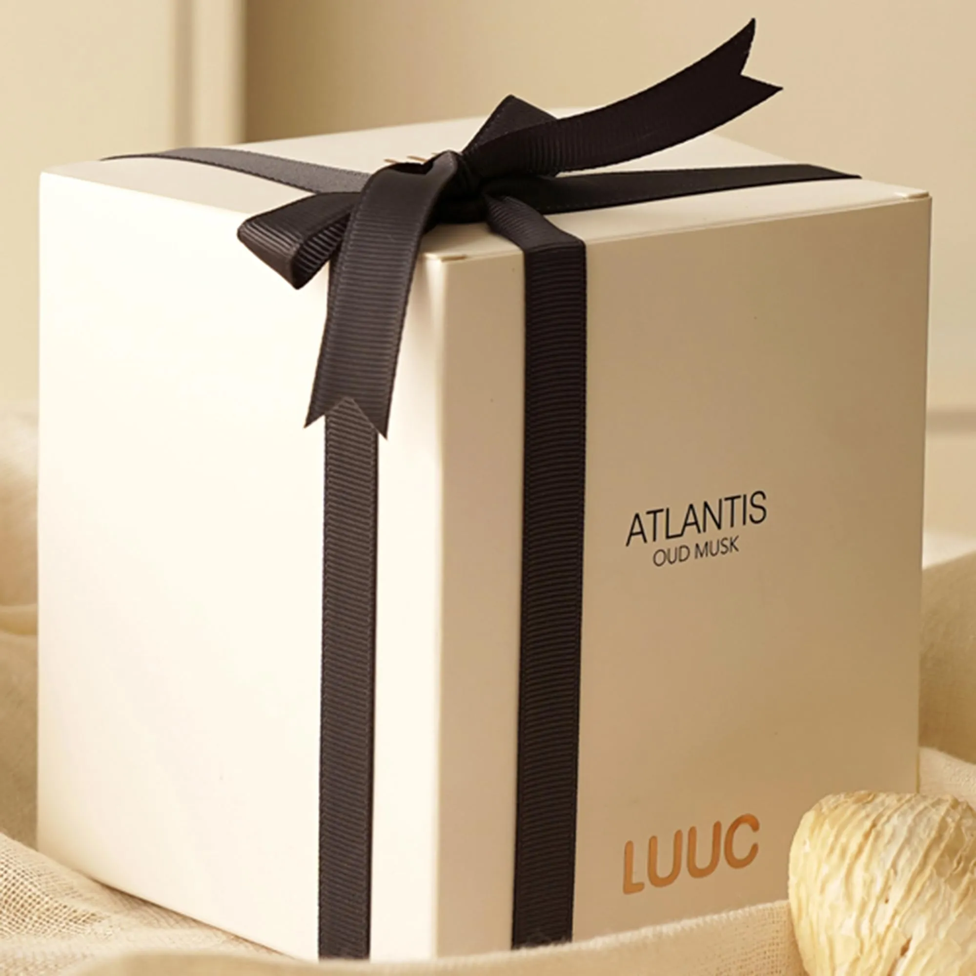 LUUC Atlantis Oud Musk Luxury Scented Perfumed Candle Gift Set for Home Decor, Bedroom, Livingroom | Festive Celebrations | Birthday | Wedding. Pack of 1