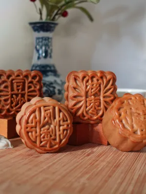 Moon Cake Gift Set | Kiki Bakery x Nüwa Hanfu